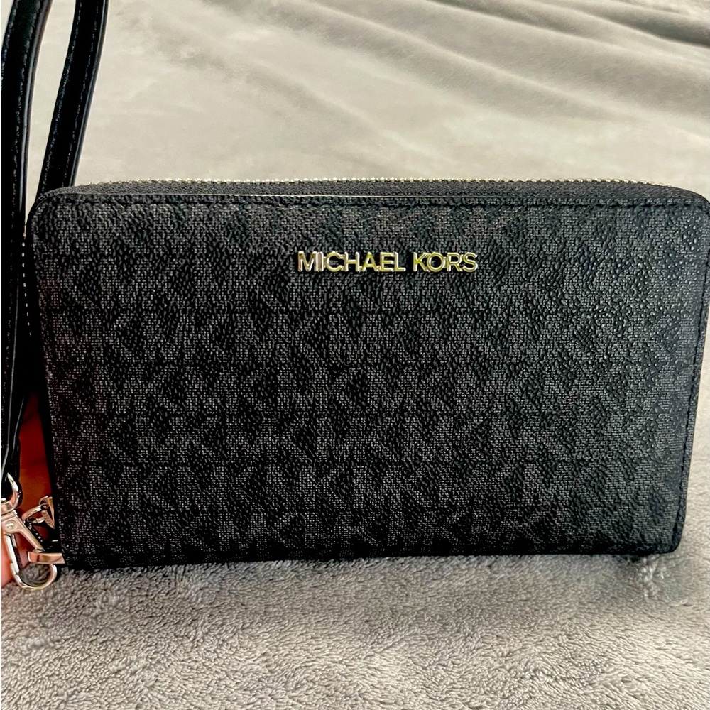 Beautiful brand new MK wallet.
